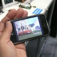 3D変換フィルムをiPhone3G／3GSに張り付けて、3D立体コンテンツを視聴できる