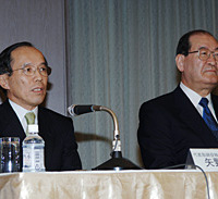 　日本電気（NEC）は15日、4月1日付けで同社代表取締役 執行役員社長の金杉明信氏が代表権のない取締役副会長に退き、代表取締役 執行役員副社長の矢野薫氏が代表取締役 執行役員社長に昇格する人事を発表した。