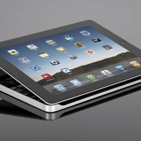 iPad 2装着イメージ（iPadは別売）