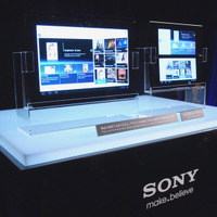 ミーティング会場で展示されたタブレット端末「S1」「S2」
