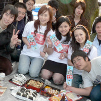 　ソニーコミュニケーションネットワーク（So-net）の学生応援企画、So-netキャンパスサポーターズの第2期メンバーが参加する「お花見」応援イベントが、高田馬場で開催された。