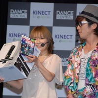 話題のKinect『DANCE CENTRAL』をタレントやモデルがプレイ  優勝した立花さんは笑顔でXbox360をゲット