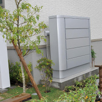 豊田市低炭素社会システム実証プロジェクトの実験用モデル住宅。蓄電池