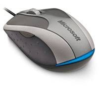 　マイクロソフトは、デスクトップ向けの5ボタンワイヤレスレーザーマウス1製品と、それぞれ2色のボディカラーを選べるノートPC向け小型マウス3モデル6製品を6月2日より全国の販売店で発売する。