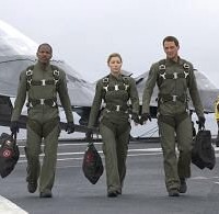 人工知能を搭載した戦闘機とパイロット3人のエア・バトルを描いた映画「ステルス」