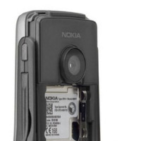 ノキア、ドコモでもボーダフォンでも利用できる携帯電話「Nokia 6630」を発売 画像