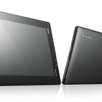 「ThinkPad Tablet」ブラック（本体前面/背面）