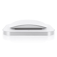 「Induction Charger for Magic Mouse」の利用イメージ（「Magic Mouse」は別売）