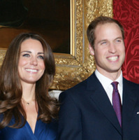 英キャサリン妃がウィリアム王子との婚約発表の際に着用していたブルーのドレス