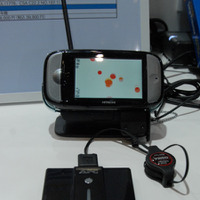 　通信事業者や大企業向けの製品が数多く展示されている「Interop Tokyo 2006」だが、モバイル向けも見られる。無停電電源装置（UPS）を手がけるAPCは、USB端子が付いたモバイル機器向けのバッテリーを展示している。