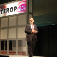 　「Interop Tokyo 2006」最後の基調講演には、インテル コーポレーション インテル・シニアフェロー コーポレート・テクノロジー統括本部コミュニケーションズ・テクノロジー・ラボ ディレクターのケビン・カーン氏が登壇した。