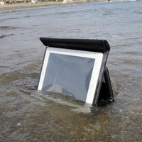 フォーカルポイントコンピュータの防水ケース「DRiPRO iPad用防水ケース v2」