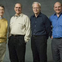 　米マイクロソフトコーポレーションは6月15日（米国時間）、同社会長兼チーフソフトウェアアーキテクトのビル・ゲイツ氏が2年の移行期間の後、2008年7月で経営の第一線から離れると発表した。