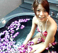 歌舞伎町の巨大リゾートホテルに水着で潜入レポ 画像