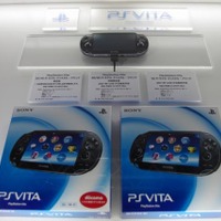 【東京ゲームショウ 2011】予想以上に小さい！？PSVitaのパッケージやアクセサリーをフォトレポート 画像