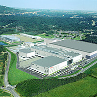 シャープ、50/40型液晶パネル向けの亀山第2工場が稼働 画像