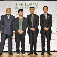 『キツツキと雨』。左より、依田チェアマン、沖田修一監督、役所広司、高井理事長