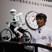 同社の技術PR用として一躍有名になった自転車型ロボット「ムラタセイサク君」