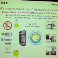 NFC機能の応用例。ICタグに触れるだけで端末の各種設定が自動的に変更され、シーンに応じた使い方ができる