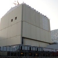 原子炉建屋カバー屋根パネル（10月14日撮影：写真は1号機）
