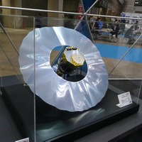 ソーラー電力セイル探査機の模型。原理だけでなく、IKAROSで実際に推進することを実証した