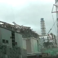 福島第一原子力発電所。施設の壁は崩れ落ち、剥き出しの鉄骨はそのまま
