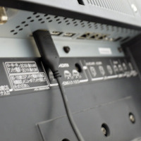 HDMIケーブルは市販のものでかまわない。テレビのHDMI端子に接続するだけだ。