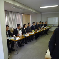 会見に出席した、地域アクセス系事業者9社の代表者