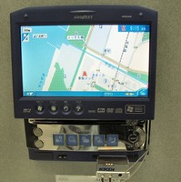 モーターショーでCDMA 1X WINに対応した車載用のCF型通信カードが参考出品