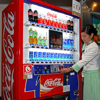「iD」に対応したコカ・コーラの自動販売機