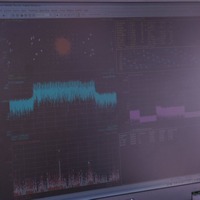 E4440Aで測定した結果をノートパソコンに表示し、モバイルWiMAXの電波を解析しているところ