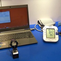 東芝のノートPC、オムロンの血圧計、HTCのスマートフォンそれぞれのBluetooth 4.0対応試作機