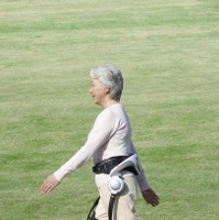 高齢者などの歩行を助けるリズム歩行アシスト