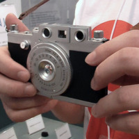 【CP＋ 2012（Vol.7）】iPhoneがクラシックカメラに変身！ギズモショップがiPhoneケースを展示 画像