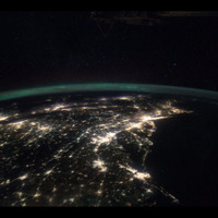 オーロラと夜景の競演！NASA、宇宙から撮影したオーロラの映像を公開 画像