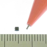 NEC、スマートメーター向け超低消費電流磁気センサ「MRUS74S」「74X」を発売 画像
