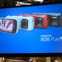 カメラ機能にフォーカスしたフルタッチSymbianスマートフォン「Nokia 808 PureView」