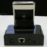 Wireless Dock for iPodにiPodを装着した様子