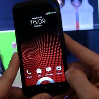 【MWC 2012 Vol.43（動画）】高速連写、HD動画、F2.0レンズ……HTC One カメラ性能をチェック