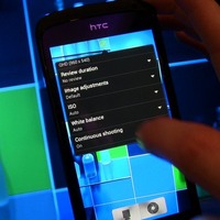 【MWC 2012 Vol.43（動画）】高速連写、HD動画、F2.0レンズ……HTC One カメラ性能をチェック