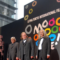 　21日〜29日開催の映画の祭典「第19回東京国際映画祭」。21日に六本木にて行われたオープニングイベントから未公開写真を一挙公開する。