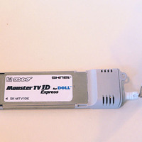 　デルは7日、同社ノートPCでは初となるAMD製のCPUを採用したモデル「Inspiron 1501」と、Expressカード対応のワンセグチューナーカード「MonsterTV 1D Expressカード for DELL」のバンドル販売を発表した。