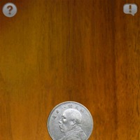 横フリックでコインの種類、縦フリックで背景チェンジ可能