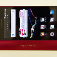AQUOS PHONE SH-06D タブレットと同様にウィジェットのニュース表示にも対応している