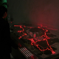 ロビーにあったYRP模型。赤く光ってるのが住居地帯。広い
