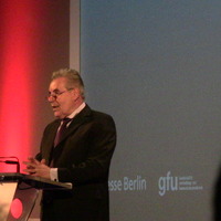 Rainer Hecker博士