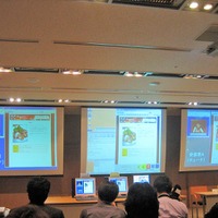 エフエム東京のデモコンテンツを使った「ネットサーフィン同期型ディスクジョッキー」のデモ。パーソナリティ（中央の画面）が紹介したWebページが、即座にリスナー（左右の画面）のWebブラウザに表示される