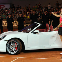 ポルシェテニスグランプリで優勝したマリア・シャラポワ