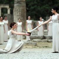 ロンドン・オリンピック、聖火採火式（ギリシャ）。同じ火が、古代競技場にもともされる。
