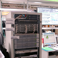 NECブースでデモを行っている機器。System Answer G2と組み合わせた運用・管理の自動化ソリューションとして提案されている。